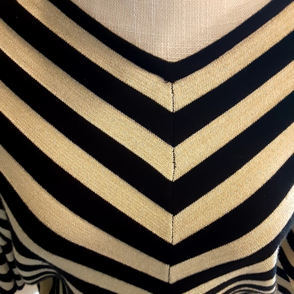 NWT, JOAN VASS, New York, Gold and Black Chevronn, Rayon Blend Pullover, Small - Picture 2 of 6